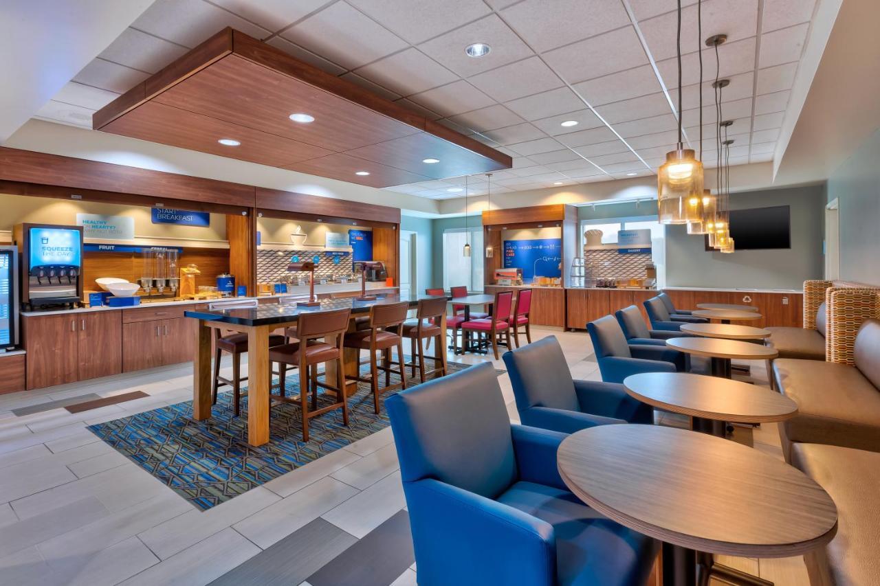 Holiday Inn Express & Suites - Effingham By Ihg Экстерьер фото