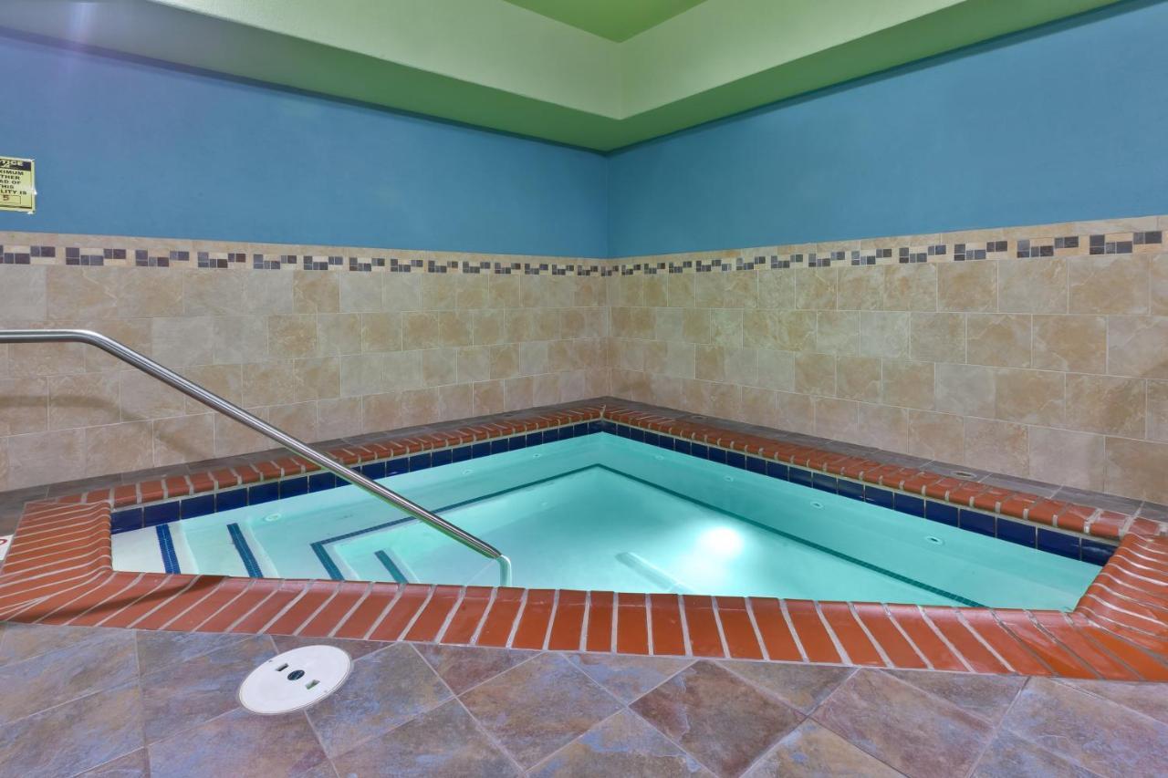 Holiday Inn Express & Suites - Effingham By Ihg Экстерьер фото